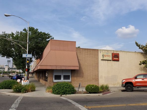Mixed Use CRE For Sale | Retail 5 Units & Apartment 11 Units | Fresno, CA: 1518 Kern St, Fresno, CA 93706